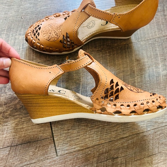 Source Unknown Shoes - C&C Artesanías branded Mexican huarache leather sandals